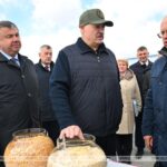 Александр Лукашенко посетил Наровлянский район