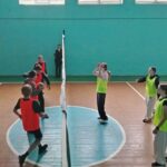 Здоровые города и поселки: в Ботвиновской школе играли в пионербол вслепую