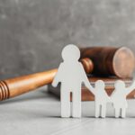 Можно ли взыскать алименты, находясь в браке? И кто оплачивает госпошлину?