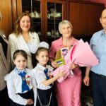 Депутаты поздравили с Днем Победы чечерянку Татьяну Василенко