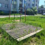 Журналист “ЧВ” проверил игровые зоны у многоэтажек: оборудование опасно для детей